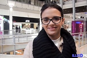 Angelica smallish arabe se fait défoncer à l'insu de son-in-law copain